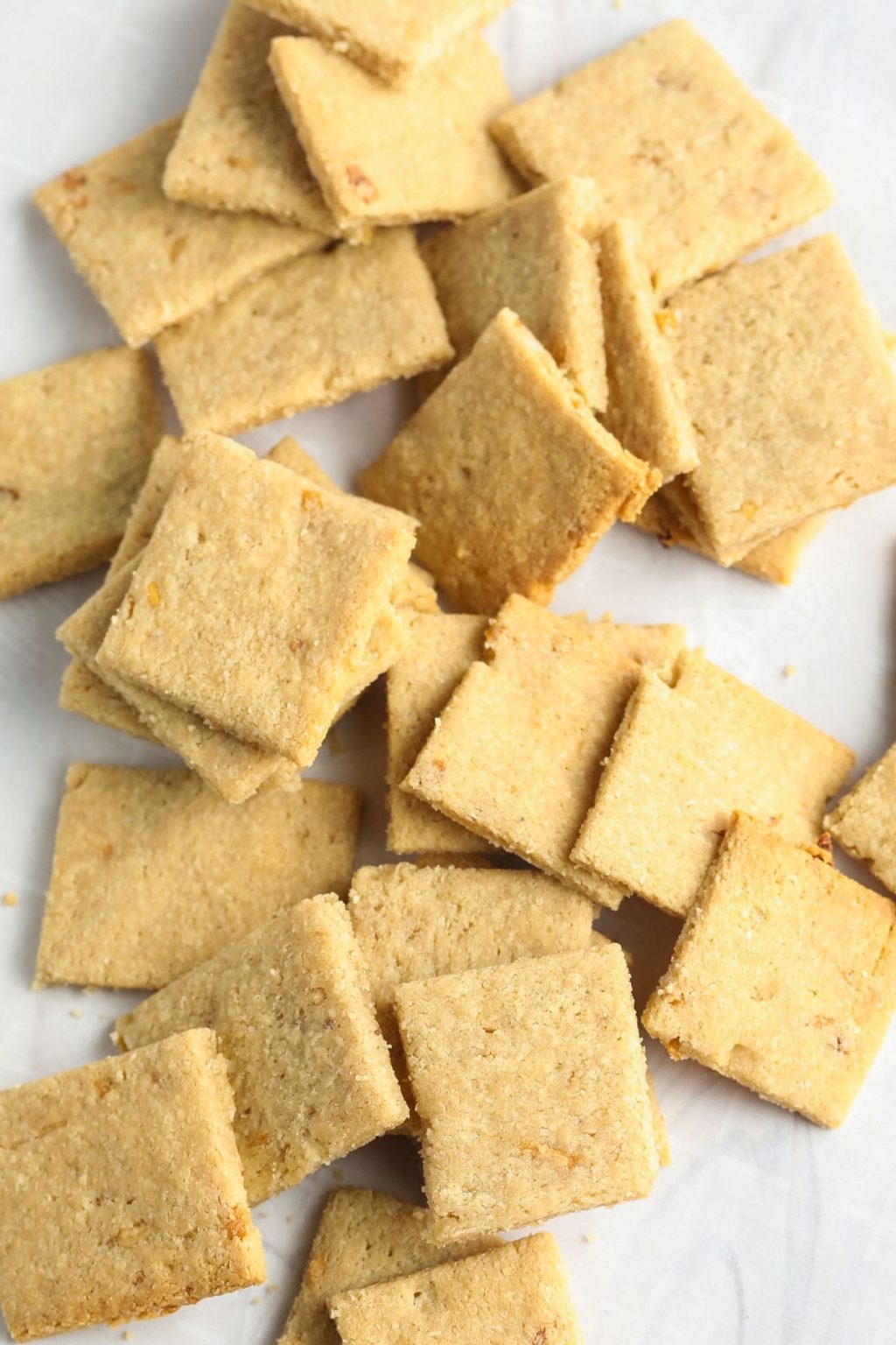 Кето крекеры – рецепт хрустящих луковых печенек