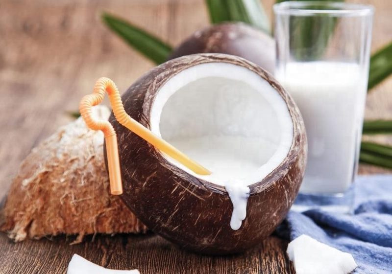 9 полезных свойств кокосового молока